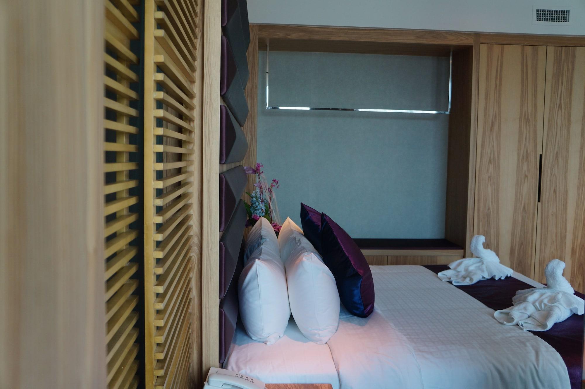 Greens Hotel & Suites Bintulu Eksteriør billede