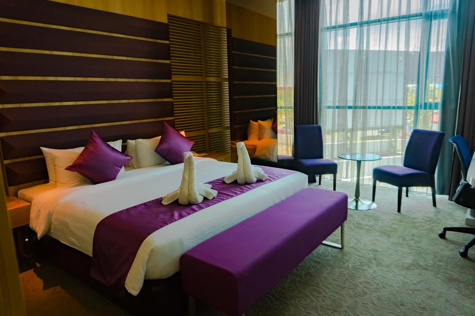 Greens Hotel & Suites Bintulu Eksteriør billede