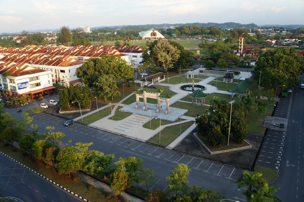 Greens Hotel & Suites Bintulu Eksteriør billede