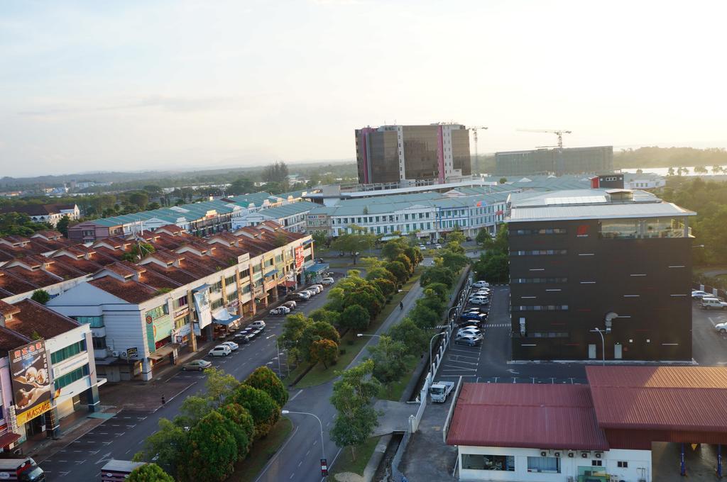 Greens Hotel & Suites Bintulu Eksteriør billede